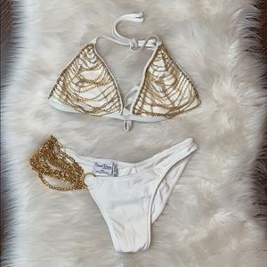 1/500 RARE Beach Bunny chains M set